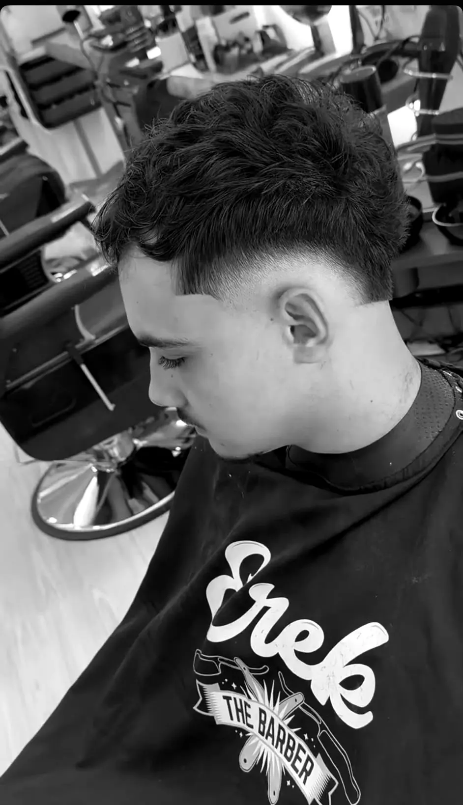 Degradado medio con la capa de Erek The Barber
